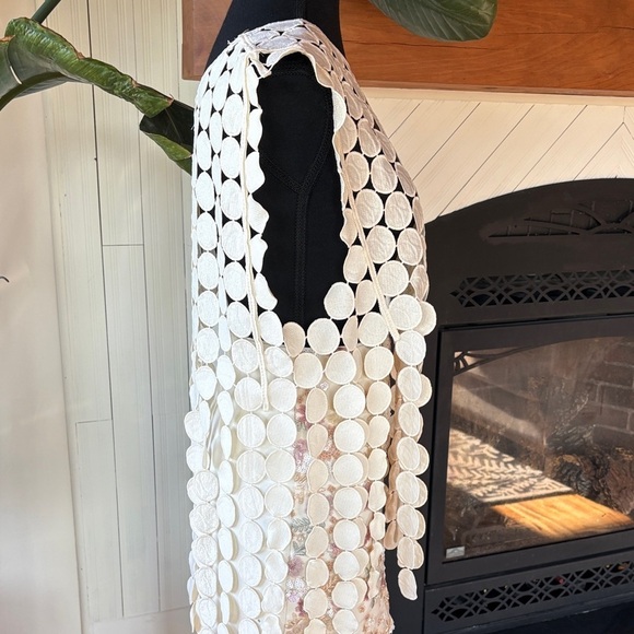 Cream Textured Circular Pattern Top - Picture 5 of 9